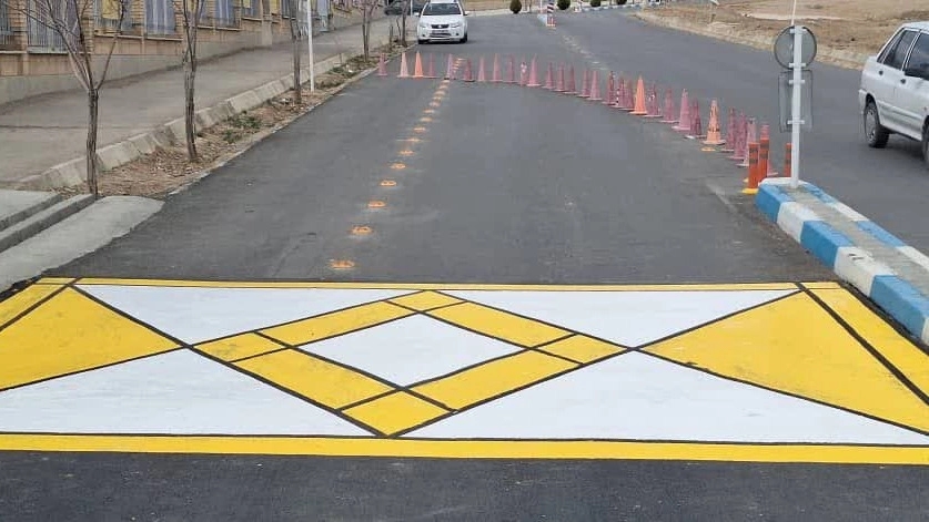 Traffic marking and coloring of Isfahan roads with Momzaei