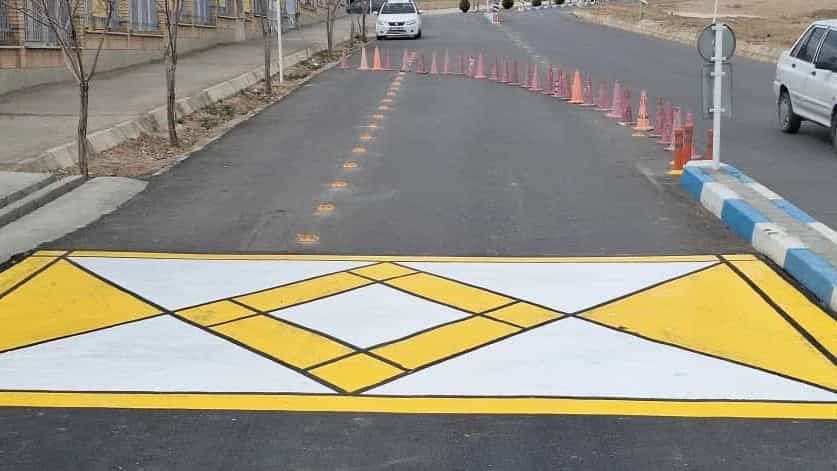 Traffic marking and coloring of Isfahan roads with Momzaei